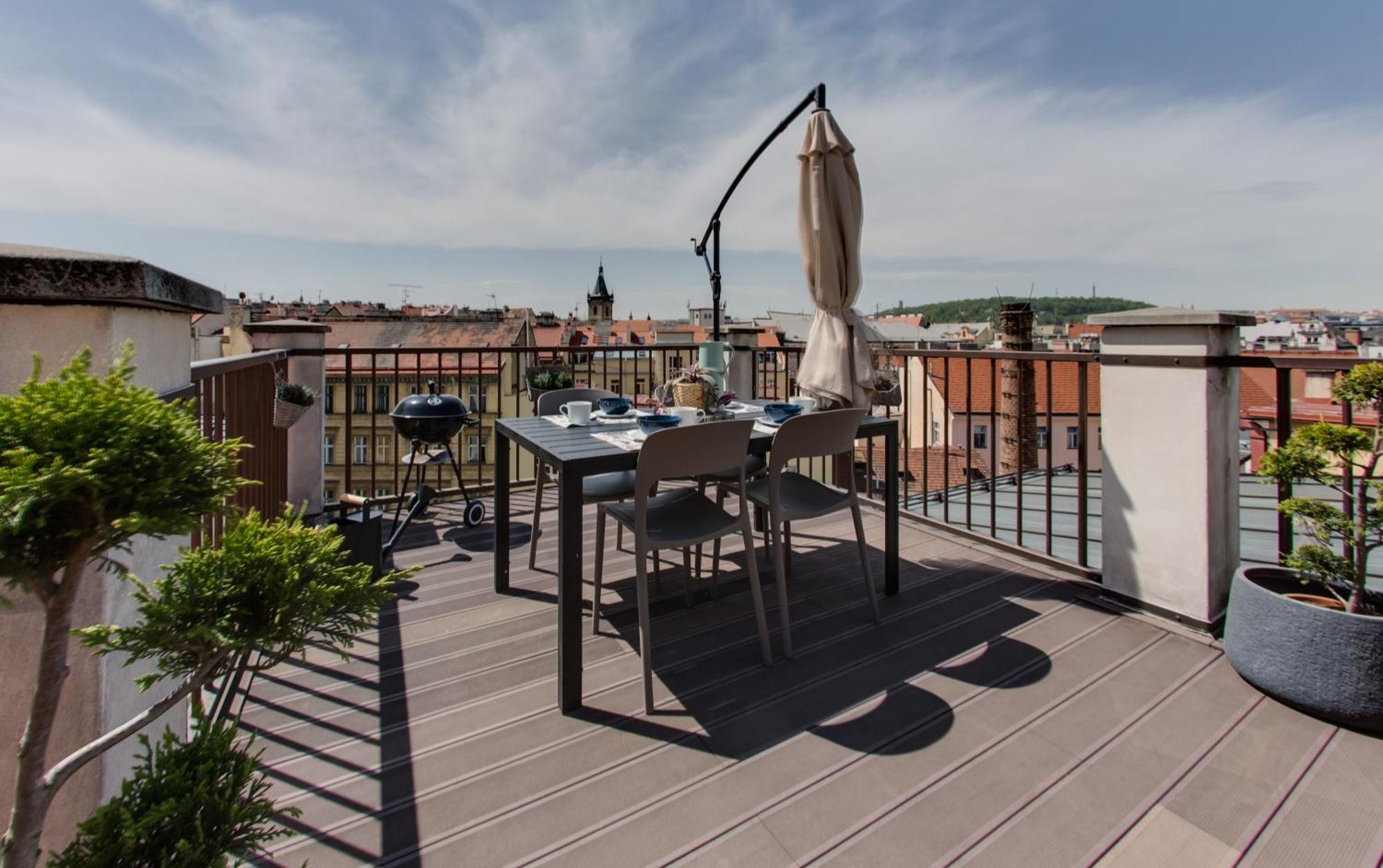Apartment Ultimate 1 Experience - Duplex, Roof Terrace, Castle View, Free Parking Over Weekends, Ac! Prag